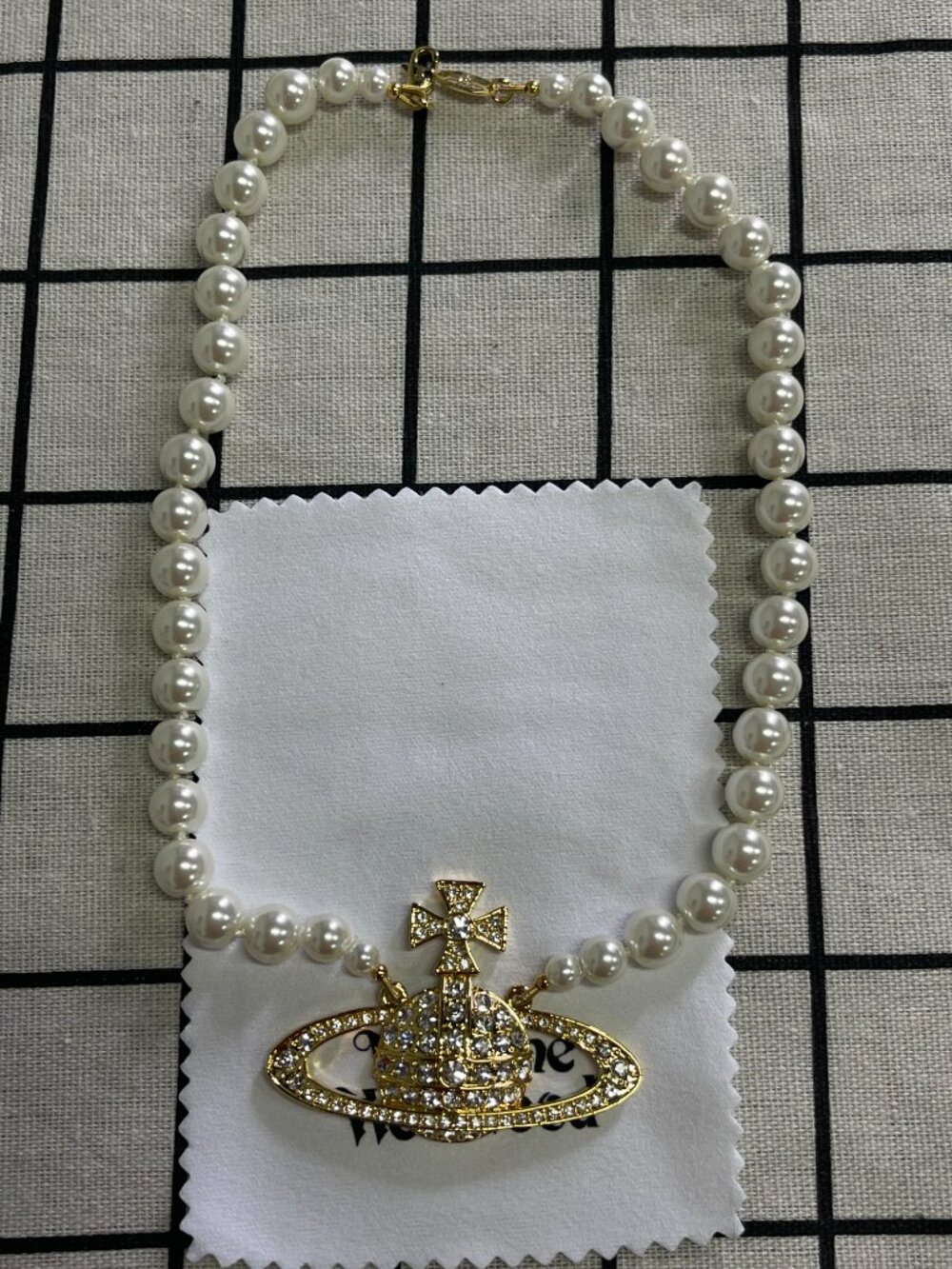 A Pearl Necklace Simple, Yet Far from Ordinary - Picture 2 of 6